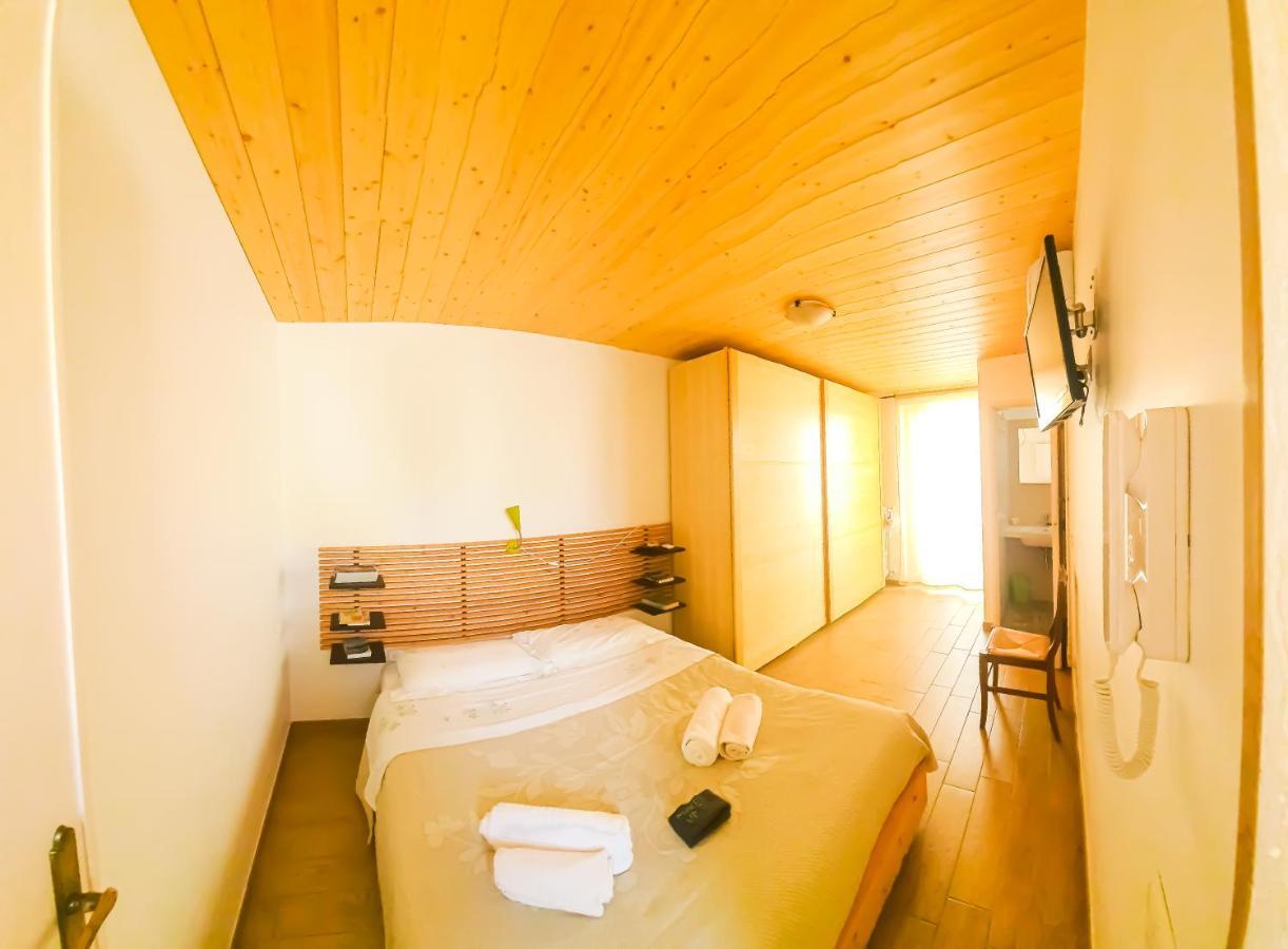 Casa Viola -Locazione Breve Apartment โปลีญาโนอามาเร ภายนอก รูปภาพ